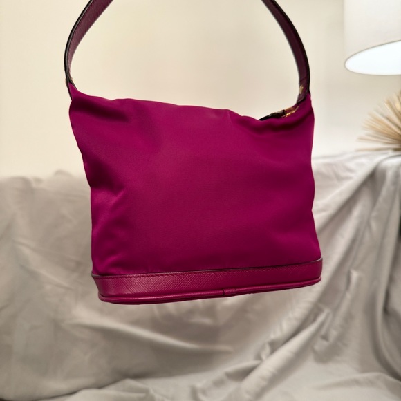 Ferragamo purple nylon zipped shoulder bag (authentic) - Picture 7 of 11